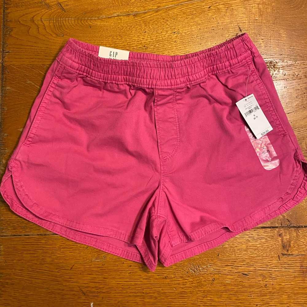 Girls size 6-7 Small pink dressy shorts. Gap. New with tags.